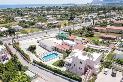 Image de Newly furnished apartment with outdoor pool and absolute sea view!