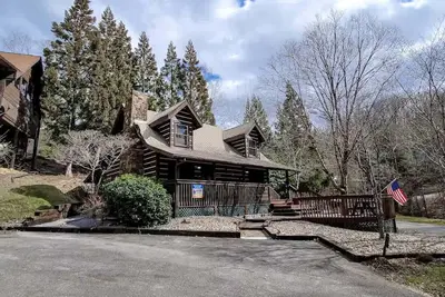 Image de Smoky Mountain Retreat with Game Room, Firepit!