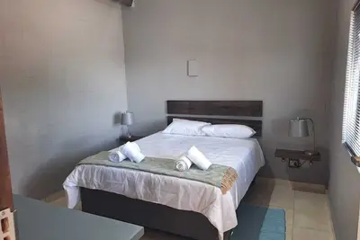 Image de Modern Comfort Meets Cozy Living: 2-Bedroom Flat in Prestigious Protea Heights