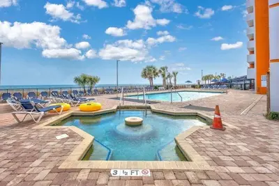 Image de La41 Sunny studio on the beach + Pool