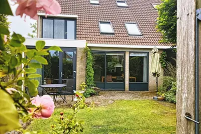 Image de Spacious family house with garden and small playground. Near the sea, Alkmaar and Amsterdam.