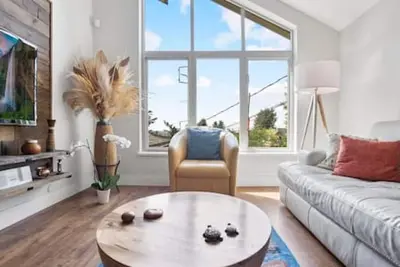 Image de Chic 2br Oasis in North Van!