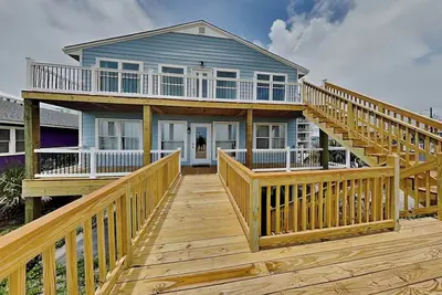 Image de Seaside Serenity A&B | Spacious, Oceanfront, Pet-friendly