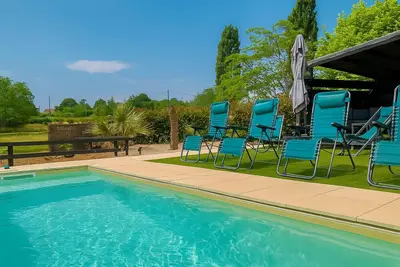 Image de Charme rustique ·avec piscine privée, grand jardin