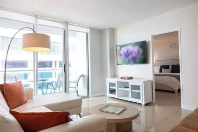 Image de Beachfront 2 Br Apt Full Kitchen - No Resort Fee