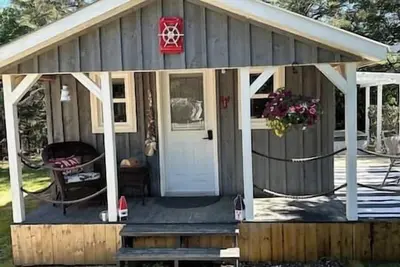 Image de Cozy Coastal Cabin w/Hot Tub