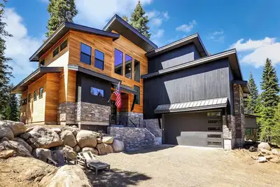 Image de Modern Mountain Retreat in McCall, Idaho: 4 Bed · 4. 5 Bath · Sleeps 10