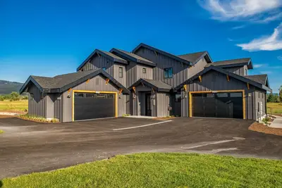 Image de Spacious duplex with full kitchen, W/D & convenient location