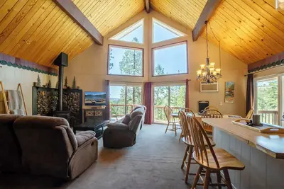 Image de Robinhood Cabin – Forest Views, Fire Pit & Family-Friendly Comfort
