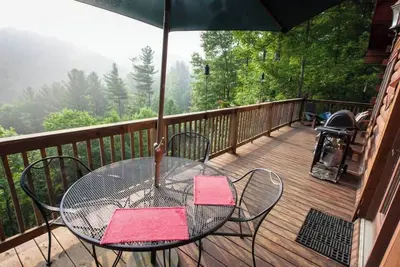 Image de Bearfoot HideawayLog Cabin/HotTub/Mtn View/River