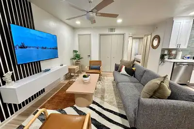 Image de 2 king beds -2nd floor walk 2 beach apt2