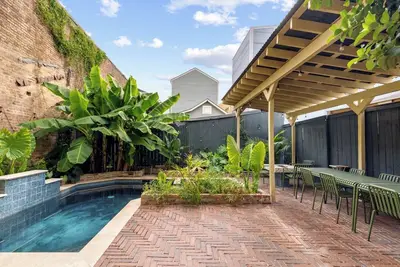 Image de Bright Victorian House w Heated Pool 6br|4ba