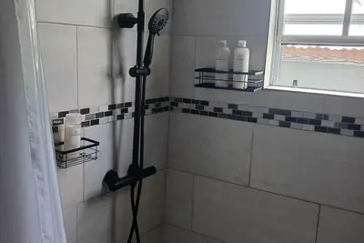 Image de 3-bedroom house in, Paynters, short walk to the Sir Vivian Richards Stadium.