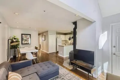 Image de Downtown 2 Bdr / 2 Ba - Walk to Everything