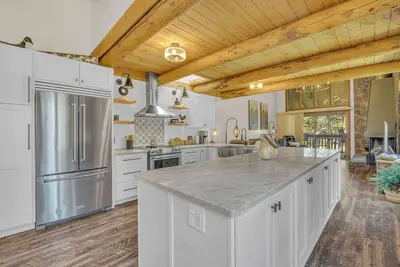 Image de Charming 2-Bedroom Condo with Golf Course Views – Ideal for Families or Couples