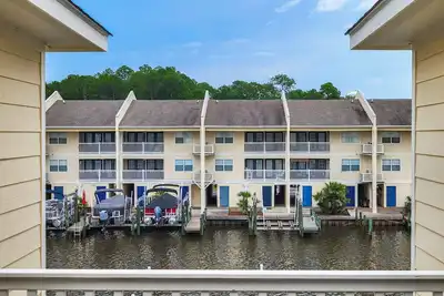 Image de Cozy 2 bedroom, 2 bathroom condo located at Harbor Landing!