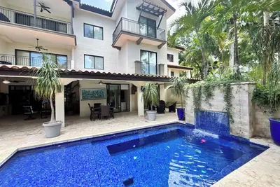 Image de Private Pool and 4 Br Apartment