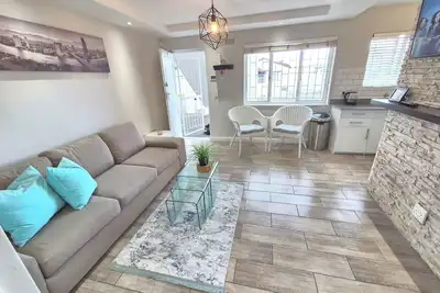 Image de Home-on-Railway~A Lovely contemporary 2-bedroom apartment with WiFi in Cape Town