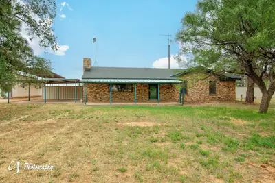 Image de Peaceful Country Getaway with Hot Tub & Fresh Baked Treats.