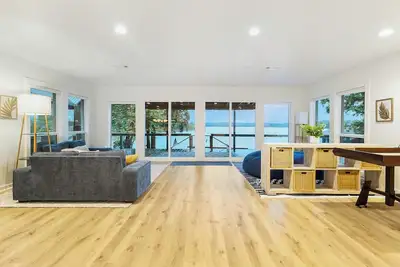 Image de Lake Livingston - New listing - remodeled with private dock & stunning views!