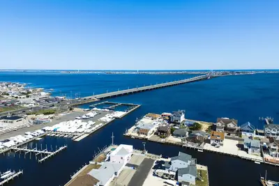 Image de Waterfront Lagoon Retreat – 2br Home with Private Dock, Bring Your Boat & Skis!