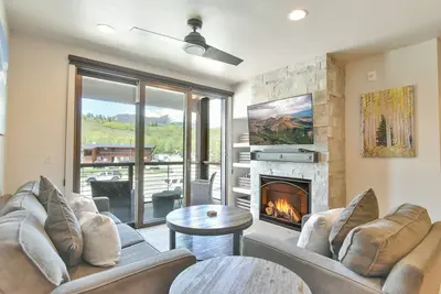 Image de Blue River Flats Lookout: High-End Finishes w/ Mountain Views