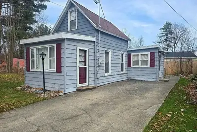 Image de Charming 2-bedroom cottage in Sylvan Beach 2 blocks from the beach!