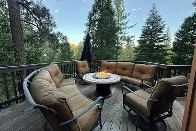 Image de The Treehouse Blue Lake Springs Chalet - Walk to Fly-In-Acres Lake