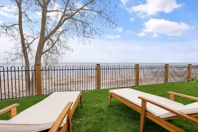 Image de Crystal Beach Executive Waterfront Lakehouse