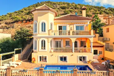 Image de Villa-Appartement-Salle de bain privée-Vue sur Montagne
