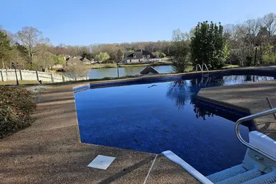 Image de Monthly Stays-Breathtaking 8 Br Retreat with Private Pool, Lake View, & Backyard