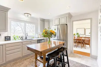 Image de Huge yard - 10 min walk to shops & restaurants