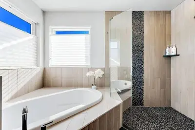 Image de Stunning 4-Bdr in the Heart of Sloan’s Lake