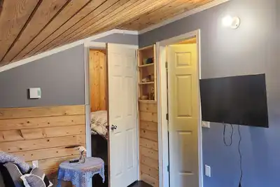 Image de Comfortable, Cozy Loft Retreat- Private Stay in Central Port Clements, Haida Gwaii