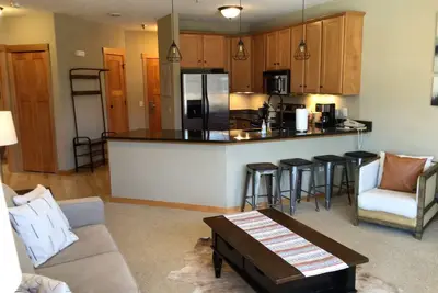Image de Cozy 1br Condo at Northernaire – Lake Views & Northwoods Charm!