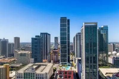 Image de Stunning 2 Bed 2 Bath w balcony & incredible views