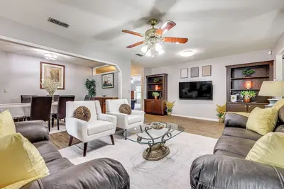 Image de Bbq Ready: Hawthorne Home w/ Screened-In Patio