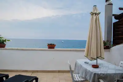 Image de Moonlight: style, comfort and privacy just a few meters from the sea.