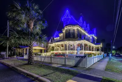 Image de ‘Grand Gables:’ Home 1 Block to St Johns River