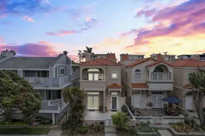 Image de Lux Spacious Coastal Home in Huntington Beach, 3 Min Walk to Beach