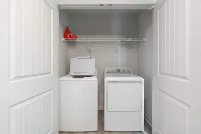 Image de Stylish King 3 Bed Townhome Minutes to Cary and Nc State
