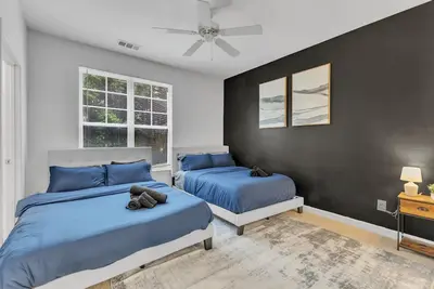 Image de Upscale King 2br Suite Mins to Downtown Raleigh!