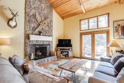 Image de Black Butte Ranch Retreat w/ Hot Tub & Ev Charger