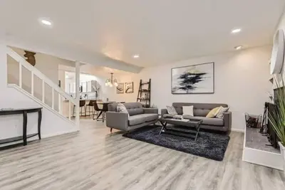 Image de Renovated 3 Bdr Townhome in King's Ridge