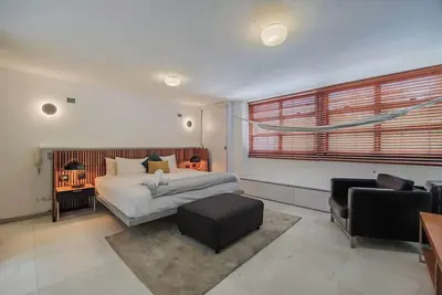 Image de |Ep| Central Provenza Apt w/Jacuzzi, Ac/ Desk