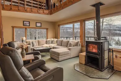 Image de Lakeside Retreat w/ Epic Mountain Views & Trails / Basecamp for Denali Np