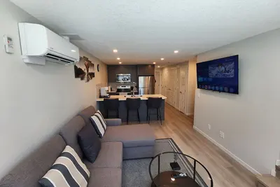 Image de Cozy & Stylish A/C Suite Near Yyc Airport
