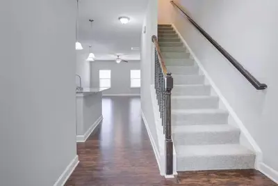 Image de Upscale King 3br Townhouse in Pineville!