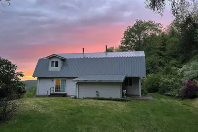 Image de Tranquil cabin with WiFi in charming Muncy Valley