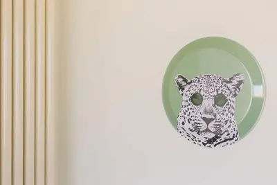 Image de ✨ Élégance et luminosité au cœur de la villeLaissez-vous séduire par cet appartement moderne et raffiné, où la chaleur du parquet se mêle à des lignes épurées et des détails design. Spacieux, baigné de lumière naturelle et confortable, il